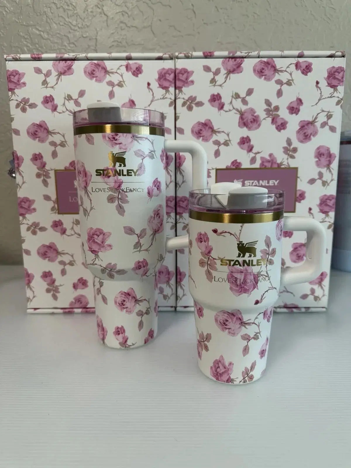 Stanley x LoveShackFancy Ribbon Rosa 40oz Quencher Authentic BeautySense